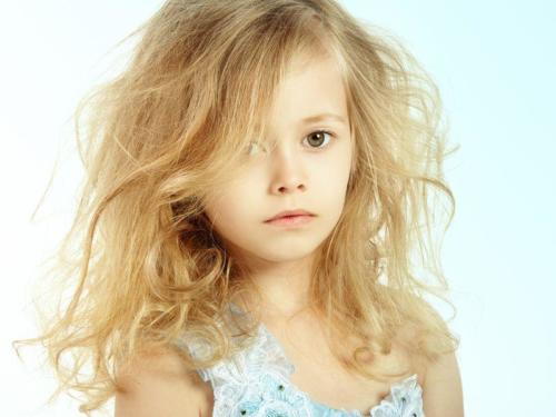 20785893 - portrait of pretty little girl. fashion photo